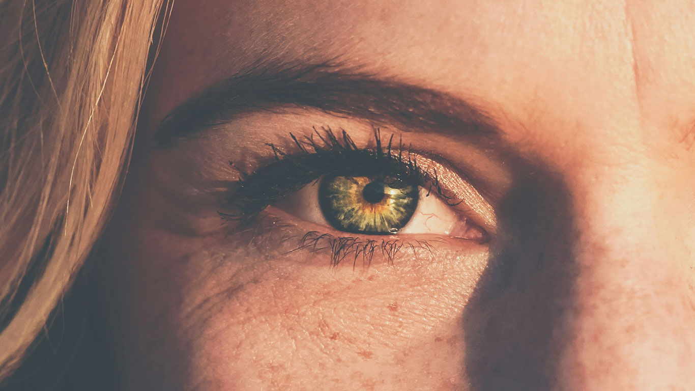 Eyeliner Micropigmentation Training Manual